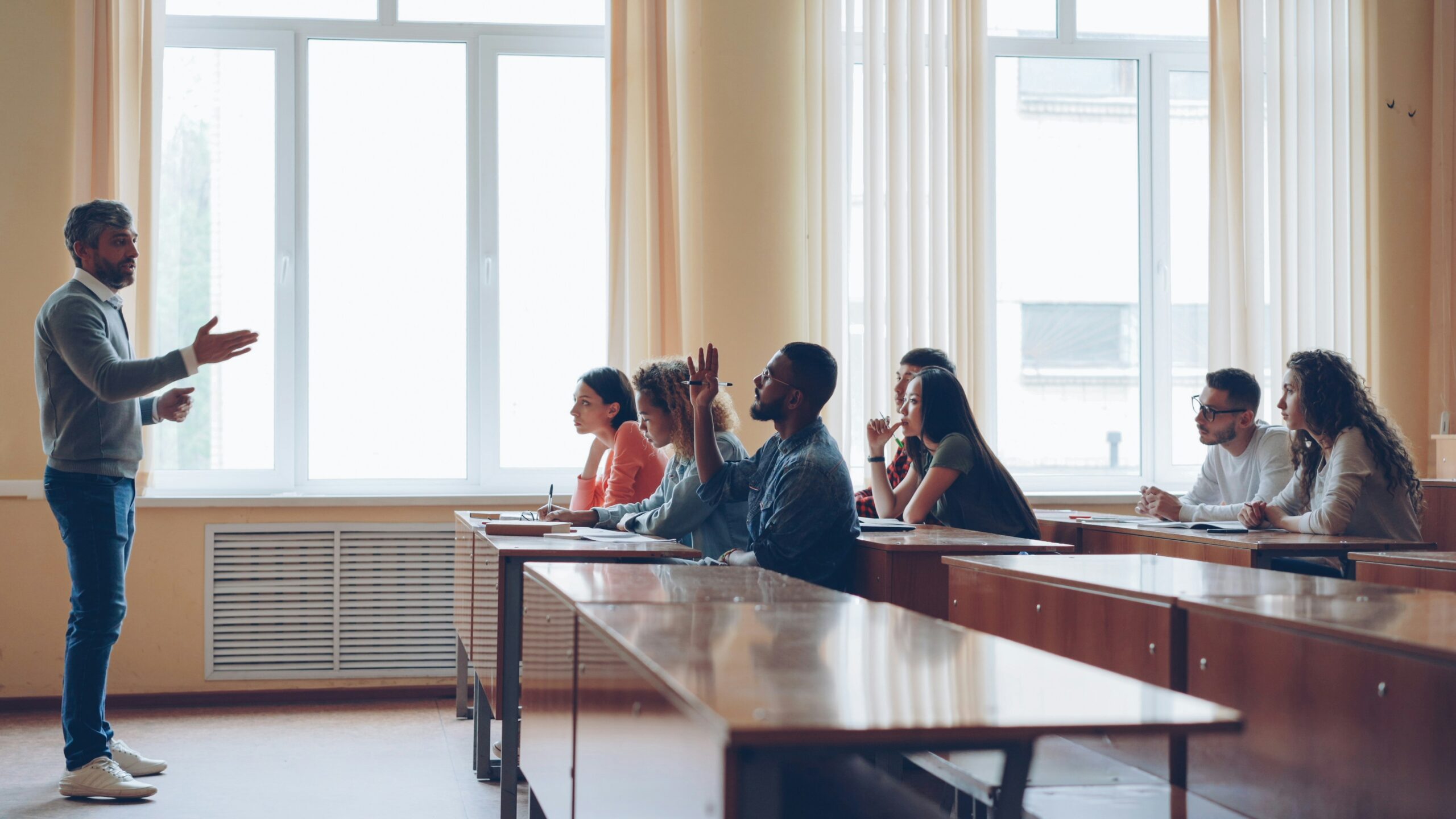 Des élèves qui apprennent ensemble